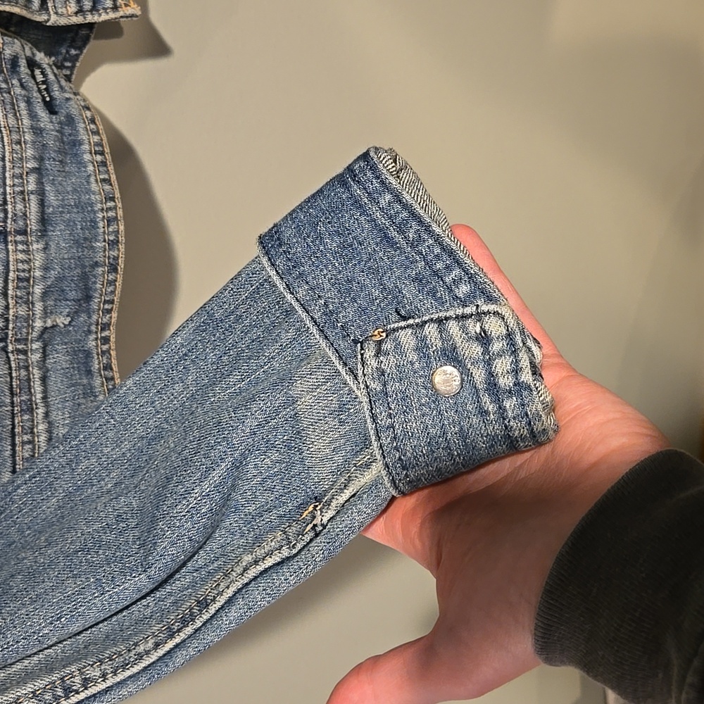 American Eagle Cropped Jean Jacket, Light Wash Distressed, Large - Picture 6 of 13